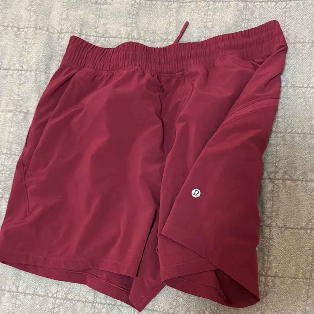 Men’s lululemon wine pacebreaker 5”